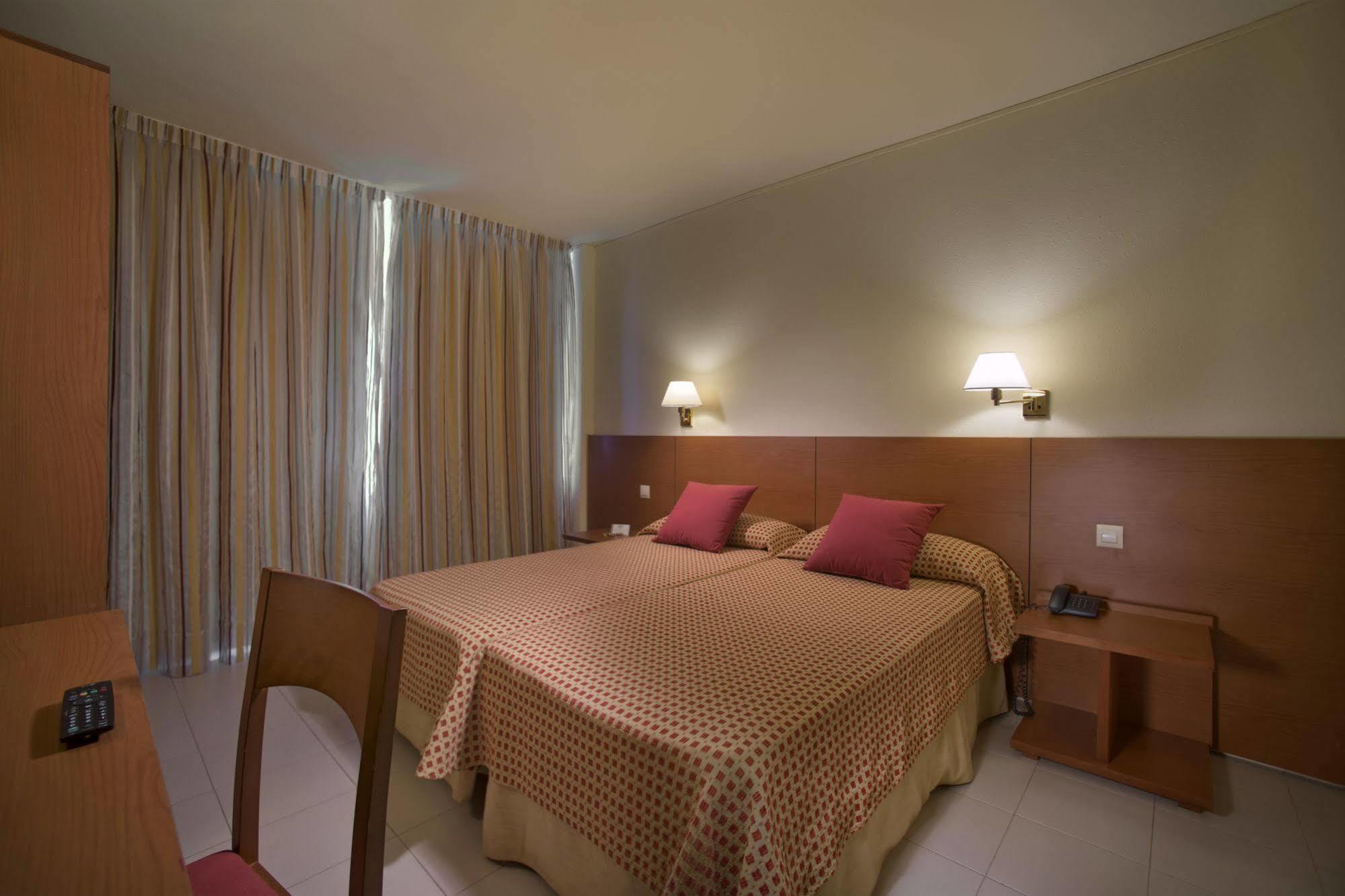 Hotel Spa Mediterraneo Park Росас Экстерьер фото